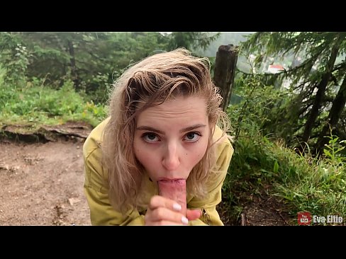 ❤️ Mädchen schluckt Sperma nach einem öffentlichen Blowjob - Eva Elfi ☑ Porno bei uns