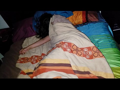 ❤️ Stiefsohn beschimpft seine junge Stiefmutter, während sie schläft. ☑ Porno bei uns
